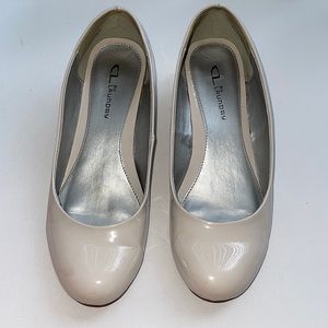 CL by Laundry Cream Wedge heel shoes 8.5